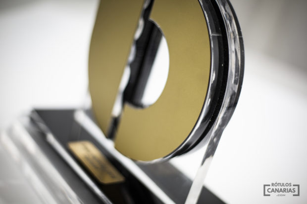 Betsfy - Trofeo de metacrilato