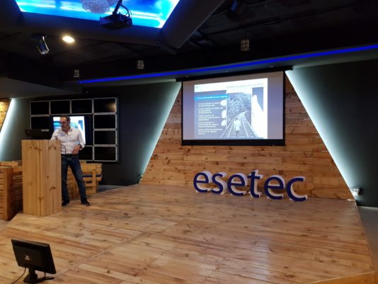 Letras Corpóreas en Tenerife - Corcho (1)